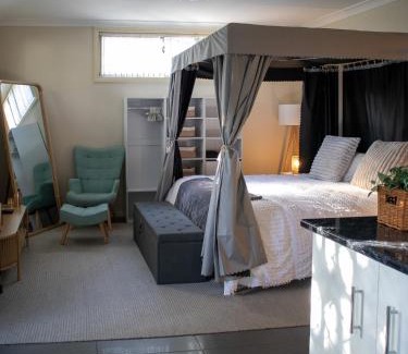 Mascot Casa | Relaxing Guest Home Near Airport