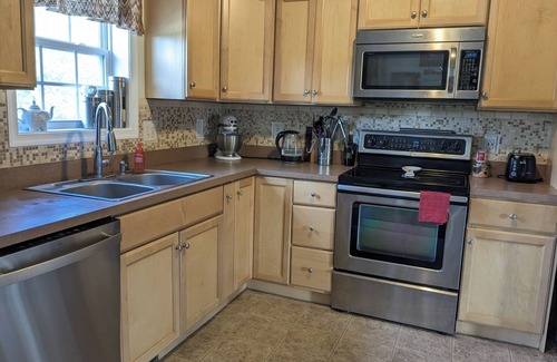Zion Casa | Relaxing home in a quiet neighborhood - near PSU!
