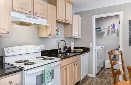 Monroe Casa | Relaxing home near Interstate 75