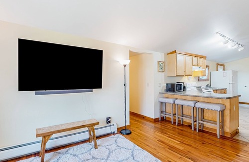 South Burlington Casa | Relaxing home with gas grill, washer/dryer, TV, kitchenette - close to mall