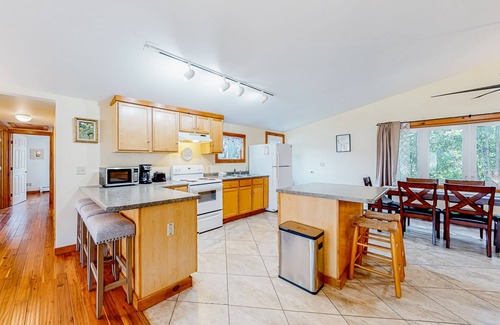 South Burlington Casa | Relaxing home with gas grill, washer/dryer, TV, kitchenette - close to mall