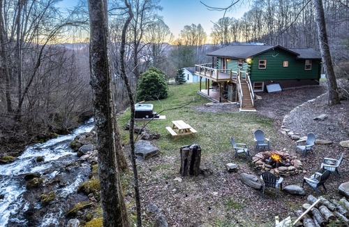 Sylva Cabina | Relaxing Hot Tub by Creek, Fire Pit Near Smokey Mountain National Park