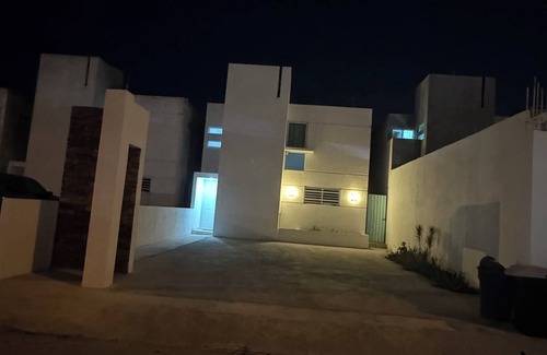 Merida Municipality Casa | Casa relajante con todos los servicios cerca. Ideal para vacacionar.