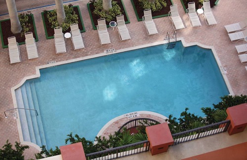 Pompano Beach Complejo | ¡Relajantes cruceros por el canal intracostero!