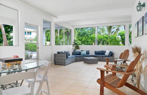 Grace Bay Casa | Relaxing Island Retreat Steps to Grace Bay Beach