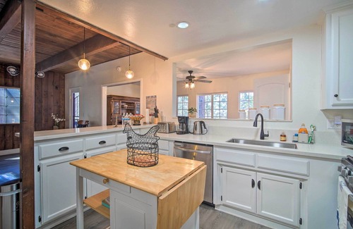 Lake Arrowhead Cabaña | Relaxing Lake Arrowhead Home ~ 1 Mi to Lake!