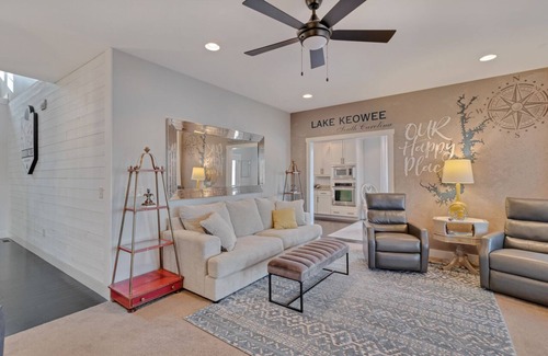 West Union Casa | Relaxing Lake Front Getaway