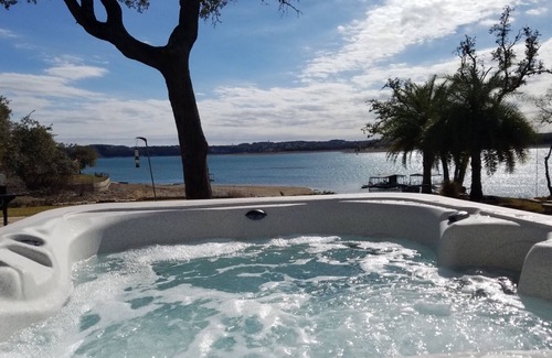 Rocky Ridge Apartamento | Relaxing Lake Travis waterfront apartment with boat launch