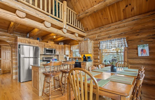 Bellaire Cabina | Relaxing Lakefront Log Cabin home on Clam Lake!