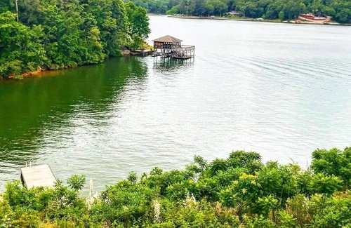 Cook Springs Casa | Relaxing Lakefront Retreat spectacular views w/ boat dock and hot tub
