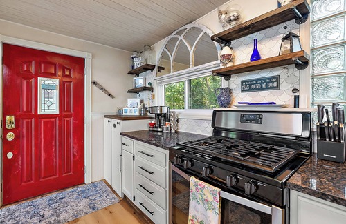 Dowagiac Casa | Relaxing Lakefront Retreat on Beautiful Little Twin Lake