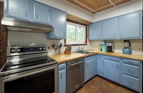 Smallwood Cabaña | Relaxing Lakeview Cottage in Smallwood