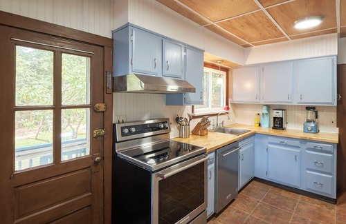 Smallwood Cabaña | Relaxing Lakeview Cottage in Smallwood