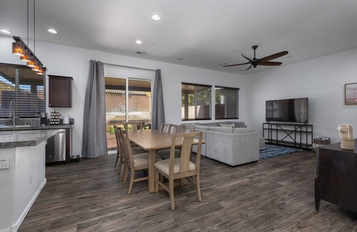 North Las Vegas Casa | Relaxing large home near VA hospital, air force base and Las Vegas strip 8 adult