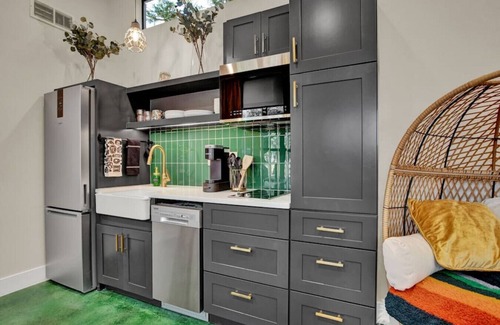 Wimberley Cabina | Relaxing Lux Cabin: Outdoor Tub, Hammock, BBQ
