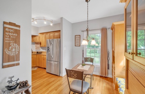 Hampton Casa | Relaxing Luxurious Waterfront 2 Bedroom Townhouse by RedAwning