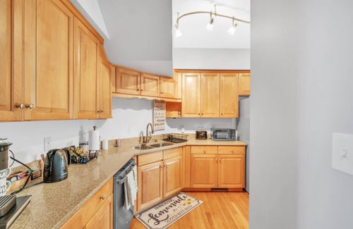 Hampton Casa | Relaxing Luxurious Waterfront 2 Bedroom Townhouse by RedAwning
