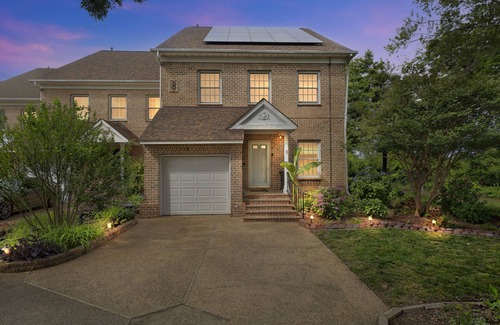 Hampton Casa | Relaxing Luxurious Waterfront 2 Bedroom Townhouse by RedAwning