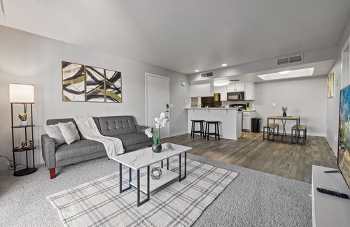 Mesa Apartamento | Relaxing Mesa 1 BD Getaway w/Pools, Game Room, Basketball Courts+ More
