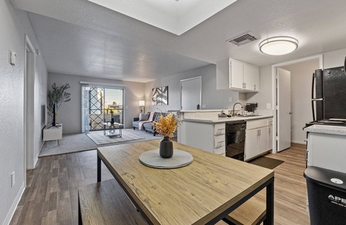 Mesa Apartamento | Relaxing Mesa 1 BD Getaway w/Pools, Game Room, Basketball Courts+ More