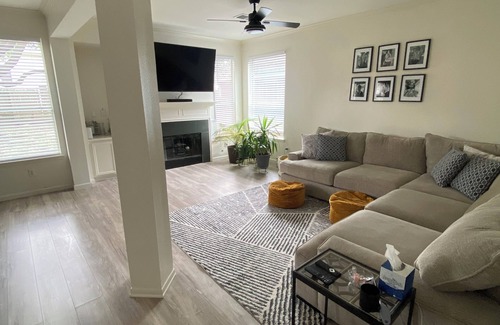 Barker Casa | Relaxing Modern Minimalist Space in Houston