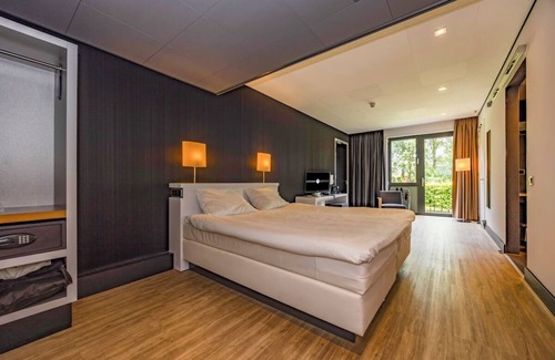 Uden Hotel | Relaxing Nature & City Getaway Close to Local Walking Trails