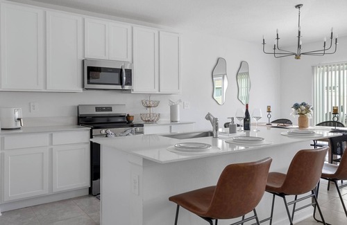 Winter Haven Casa | Relaxing Oasis - 4 bar, Alaskan King Bed, Grill & Games