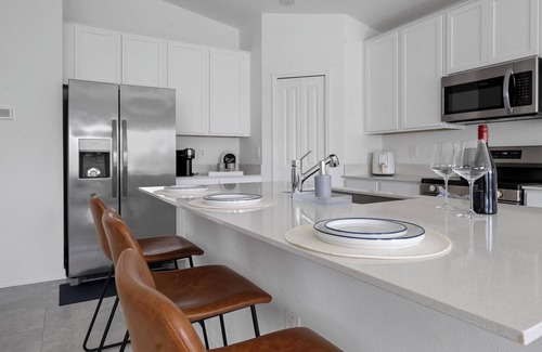 Winter Haven Casa | Relaxing Oasis - 4 bar, Alaskan King Bed, Grill & Games