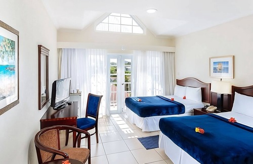 Rodney Bay Hotel | Relaxing Oasis in Saint Lucia! FREE Shuttle to Reduit Beach & Water Sports!