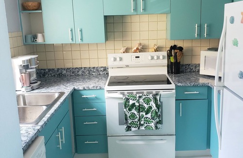Estate Saint John Condominio | Relaxing Ocean View at Family-Friendly Condo with Pool