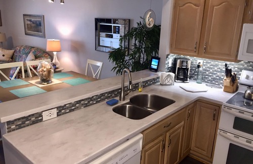 St. Augustine Beach Condominio | Escapada relajante con vista al mar: Sea Winds Beach Condo