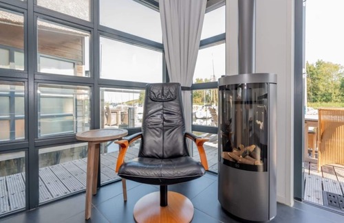 De Heen Casa | Relajarse en la terraza, relajarse en la sauna o tomar algo junto a la chimenea de gas; esta agua vill