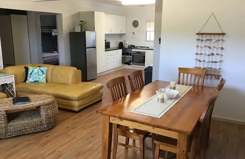 White Peak Casa | Relaxing Open Space Semi-rural Stay