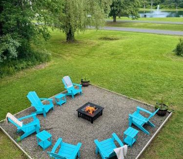 Athens Casa | Relaxing Pondfront Escape with Hot Tub & Outdoor Fire Deck