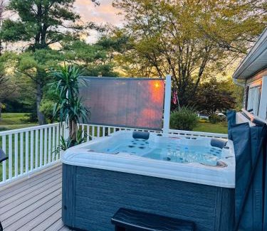 Athens Casa | Relaxing Pondfront Escape with Hot Tub & Outdoor Fire Deck