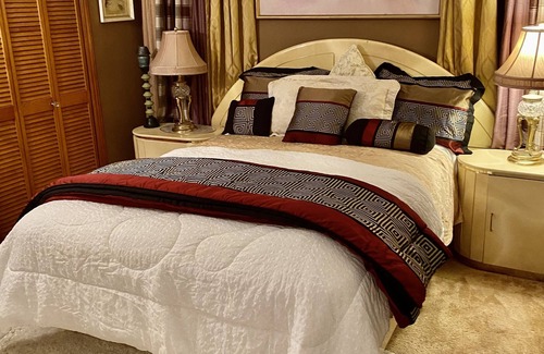 Teaneck Casa | Relaxing quiet room close to New York City