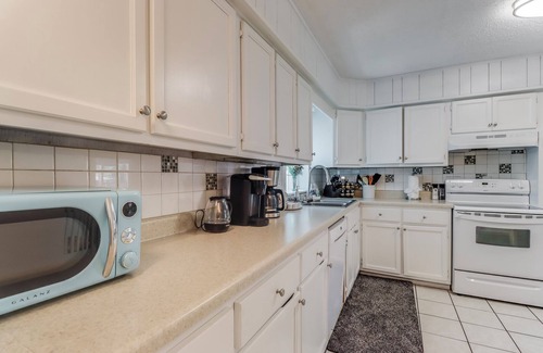 Long Beach Casa | RELAXING & QUIET! Walk to Beach, Large Patio, Big Fenced Yard, Pet Friendly