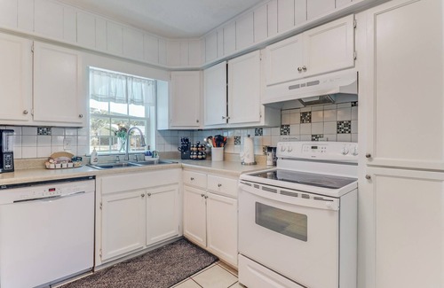 Long Beach Casa | RELAXING & QUIET! Walk to Beach, Large Patio, Big Fenced Yard, Pet Friendly