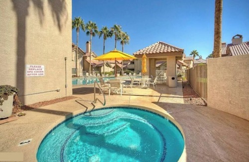 Palm Valley Condominio | Relaxing Resort Style Condo