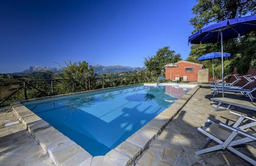 Monte San Martino Apartamento | Estudio en Monte San Martino con Piscina y Vista
