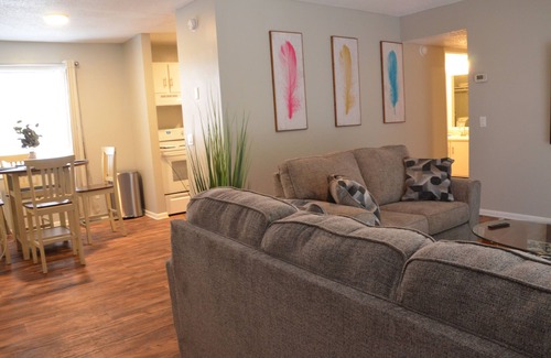 Enterprise Apartamento | Relaxing Retreat: 2-bedroom apartment in superb Enterprise highspeed internet