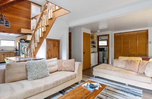 Stowe Area Chalet De Esquí | Relaxing Retreat: 7 mins to both Mountain and Village: Ski, Bike, Hike & Unwind
