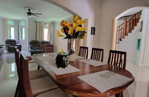 Seaford Town Casa | Relaxing retreat at Paradise Palms Estate. Minutes away from Appleton Estate.