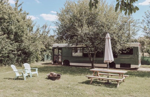Levare Otro | Relaxing retreat for 2 on beautiful converted bus