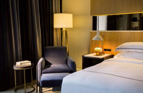 Bloor-Yorkville Hotel | Relaxing Retreat in Toronto's Yorkville district, Pet-Friendly & Swimming Pool