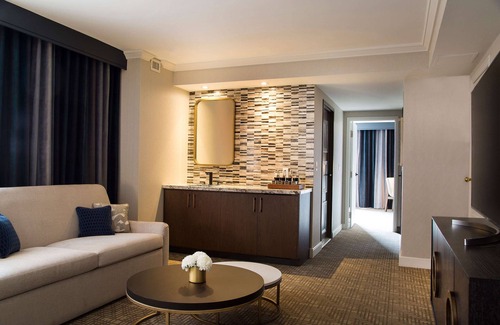 Bloor-Yorkville Hotel | Relaxing Retreat in Toronto's Yorkville district, Pet-Friendly & Swimming Pool