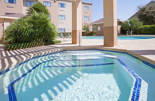 San Angelo Condominio | Relaxing Retreat Near Angelo State University! Shared Outdoor Pool
