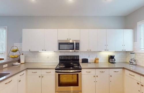 Litchfield by the Sea Villa | Relaxing Retreat by the Lake