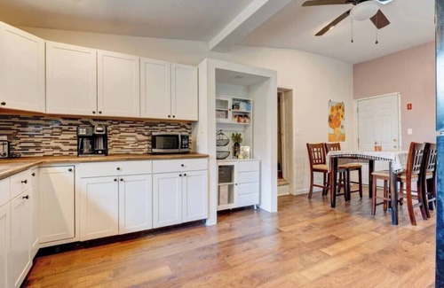 Bloomfield Apartamento | Relaxing Retreat w/Sweet Yard!