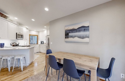 Southeast Boise Casa | Relaxing retreat with a gas fireplace, fenced yard, patio, & washer/dryer
